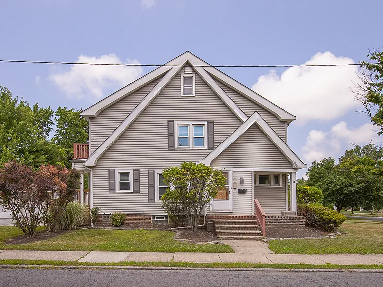 912 Cambridge Rd #B — Photo 2