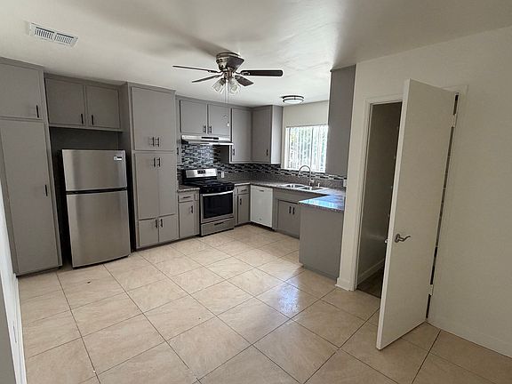 5th image of 15044 Magnolia Blvd APT 5