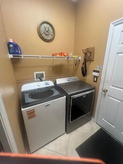 2 bed, 1.0 bath, 1000 sqft, $2,100 — Photo 2
