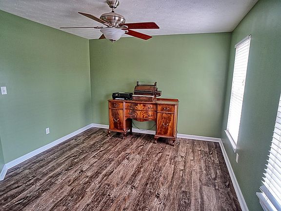 3rd image of 130 Village Ct