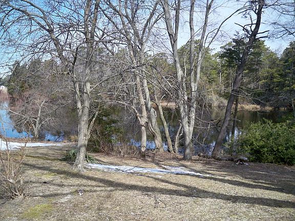 4th image of 407B Highland Dr