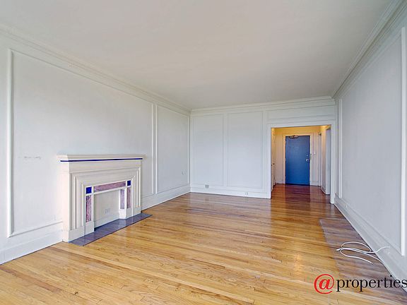 Foyer/Living Room