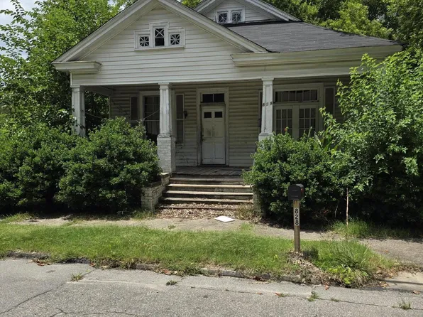 828 Nicholas St, Henderson, NC 27536