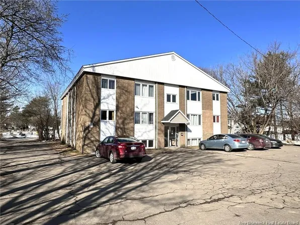 139 Elmwood Dr, Moncton, NB E1A 1X2