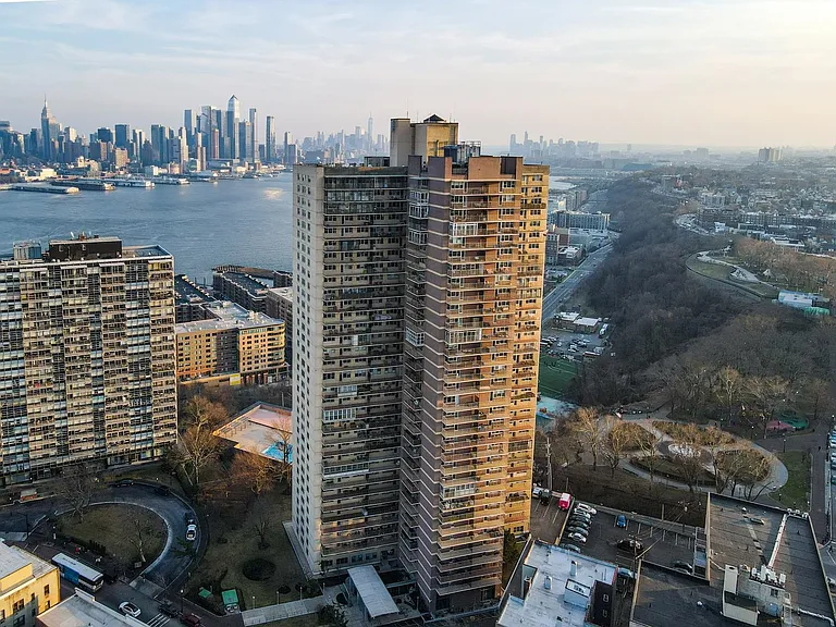 6040 Boulevard East #7L — Photo 26