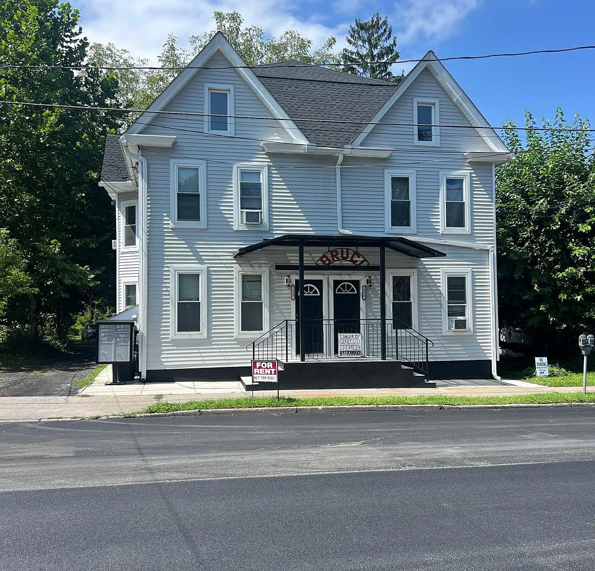 3 bed, $2,500 — Photo 1