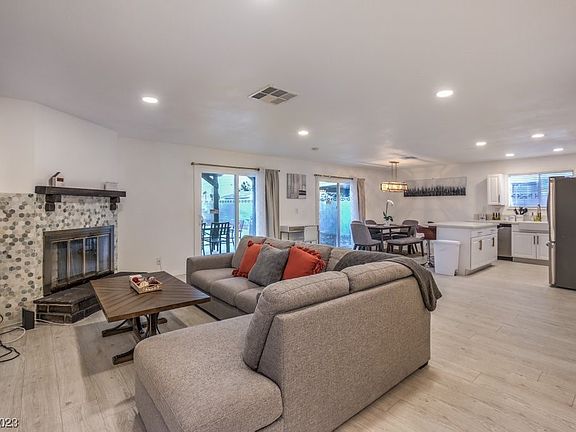 3rd image of 4478 Eureka Cir