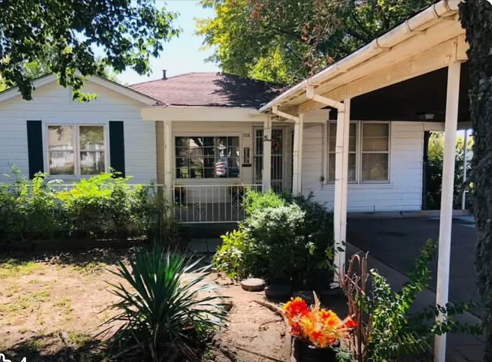 3 bed, 1900 sqft, $1,100 — Photo 1