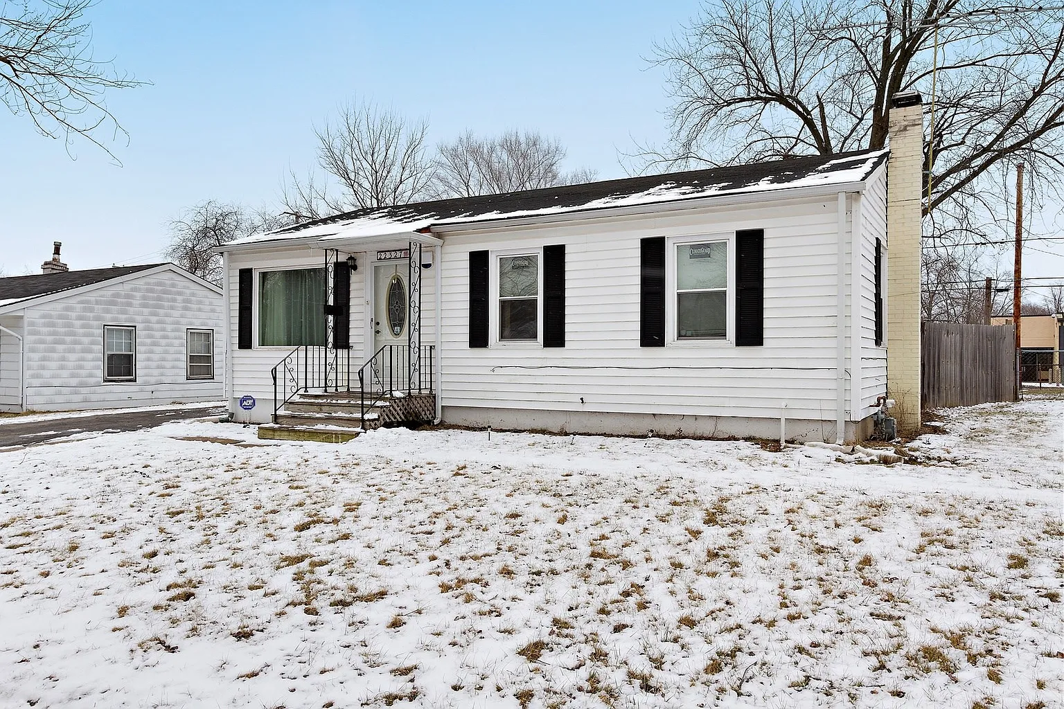 22327 Merrill Ave photo 1
