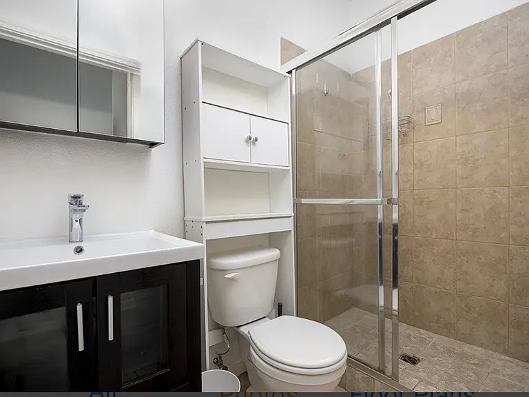 1220 W 27th St #1220 & 1222 — Photo 10