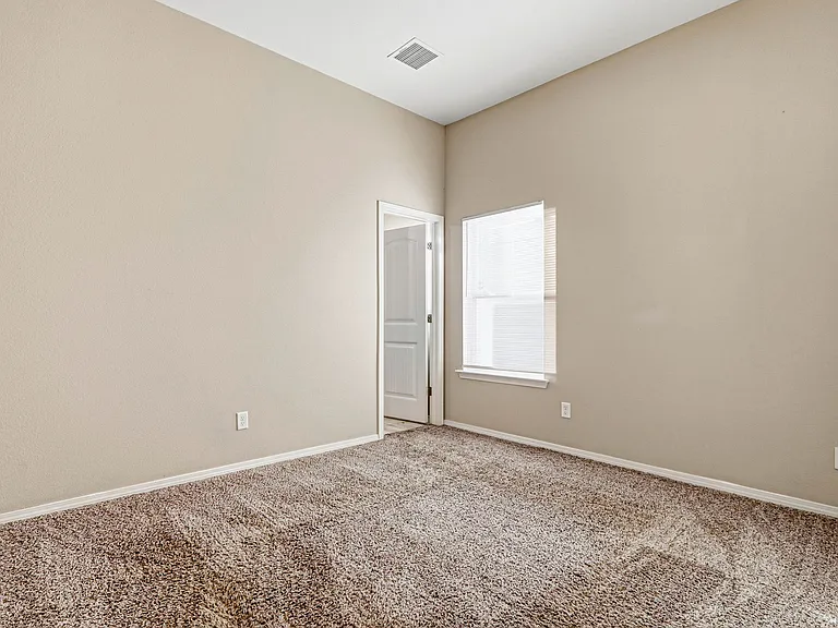714 Hc Gilbert Minjares Dr — Photo 12
