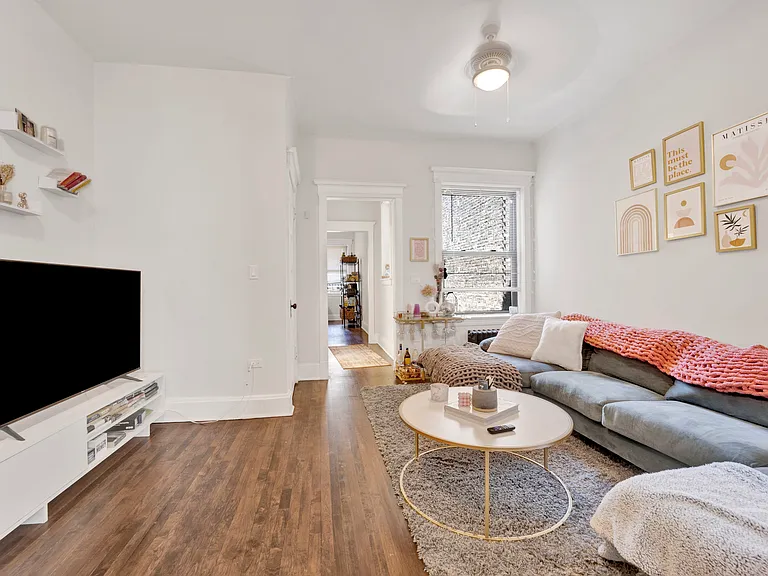1010 W Dakin St #2 — Photo 2
