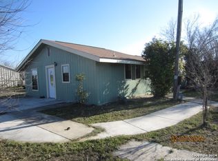 1871 State Highway 173 N, Devine, TX 78016