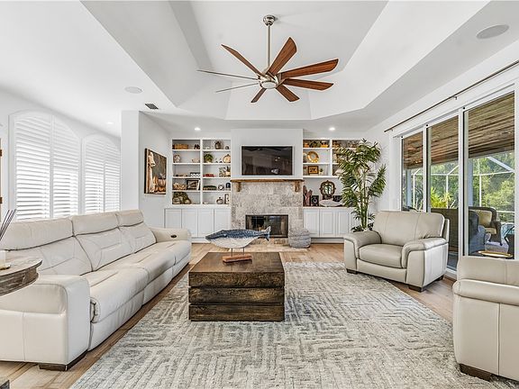 2nd image of 86 Blue Island St