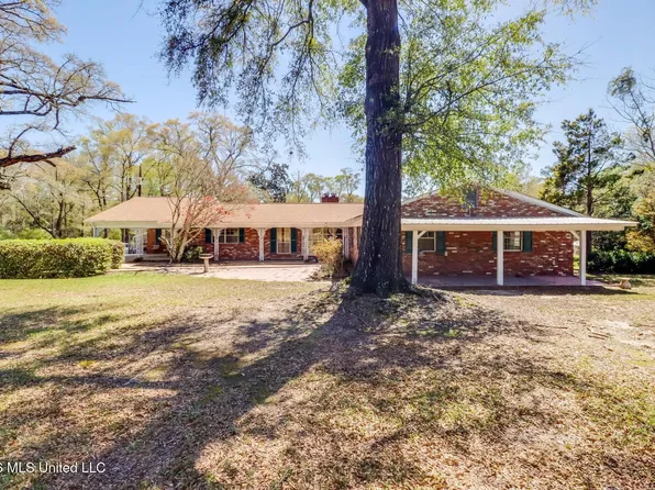 416 Howard St, Wiggins, MS 39577