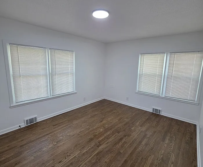 9615 Holmes Rd — Photo 15