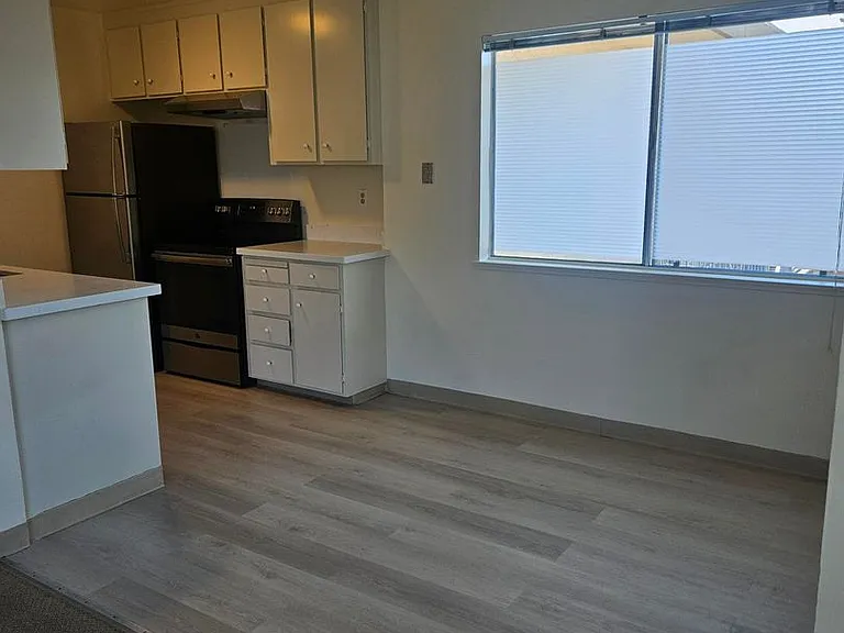421 Richmond Dr — Photo 6