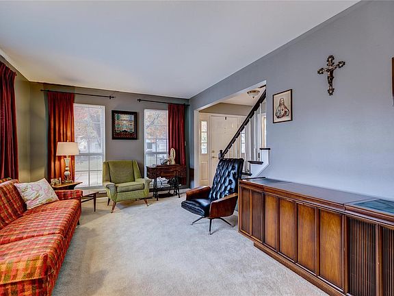 3rd image of 1207 Riverwood Place Dr