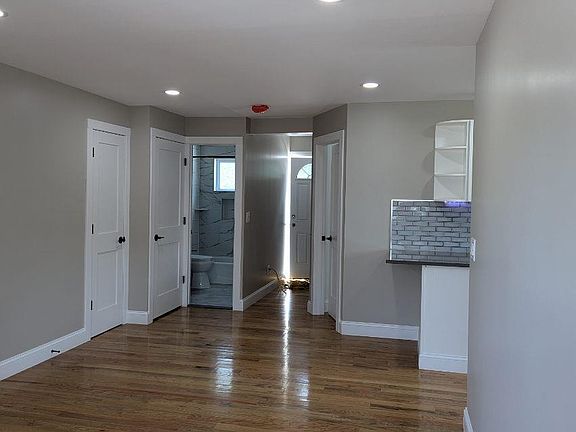 4th image of 1737 N Gardiner Dr