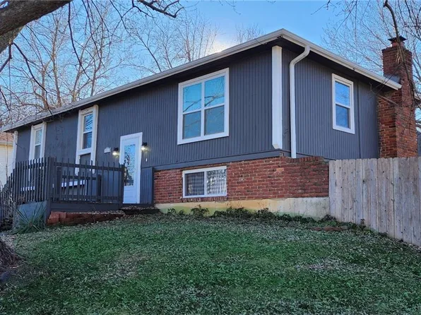 905 N Hamilton St, Olathe, KS 66061