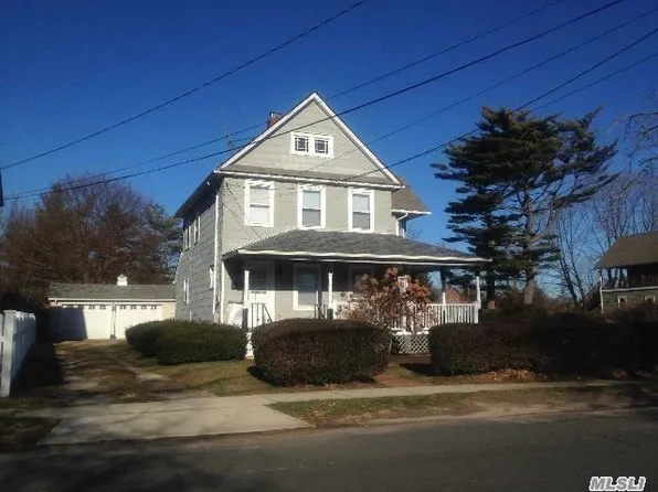31 Muncy Ave, West Babylon, NY 11704