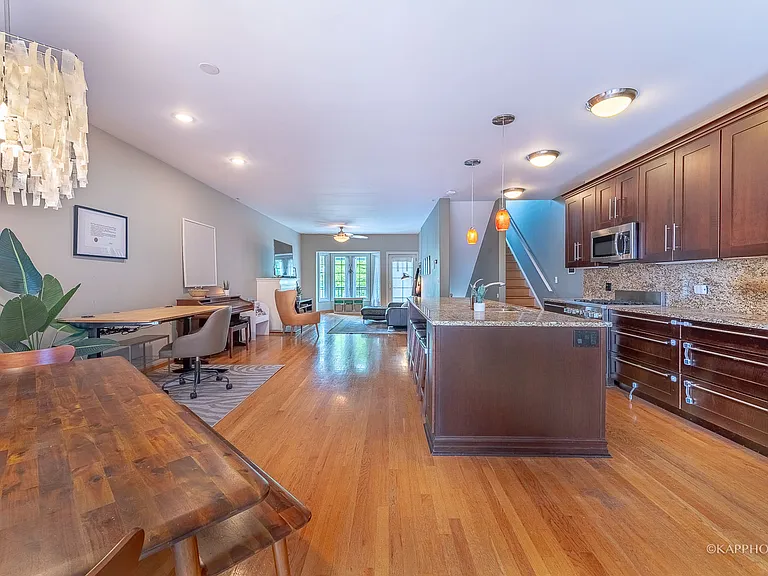 1016 W Monroe St — Photo 5