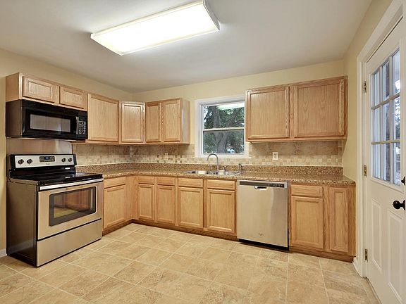 5th image of 4716 Glenn St