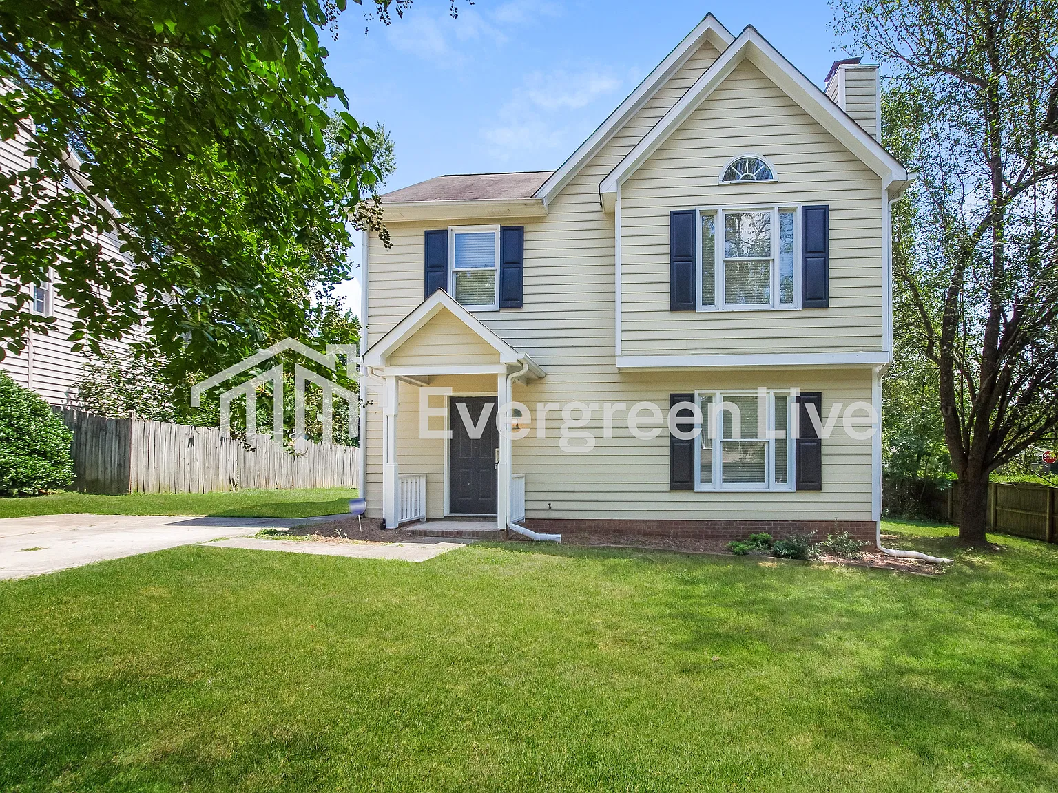 3 bed, 2.5 bath, 1489 sqft, $1,695 — Photo 1