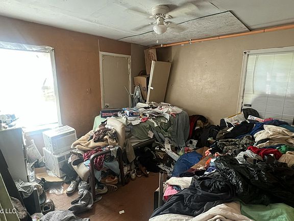 3rd image of 1914 Shady Lane Dr