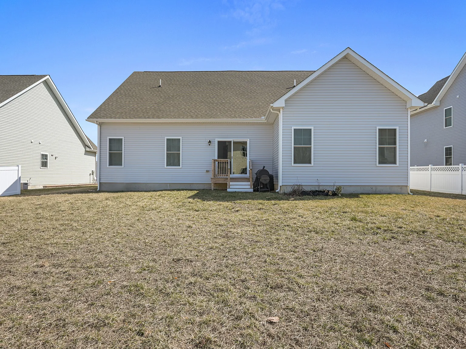 4 bed, 1982 sqft, $2,500 — Photo 3