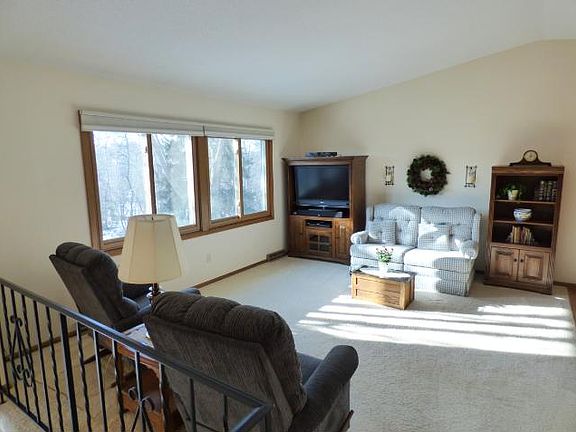 2nd image of 885 Lawnview Ave