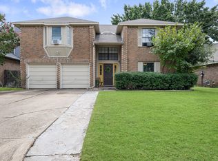 2877 Fenwick St, Grand Prairie, TX 75052