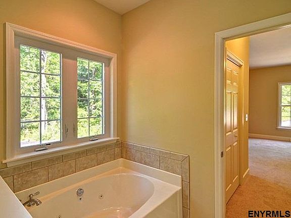5th image of 9 Cragmoor Ln