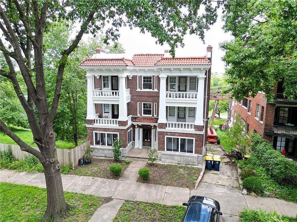 1st image of 304 Gladstone Blvd