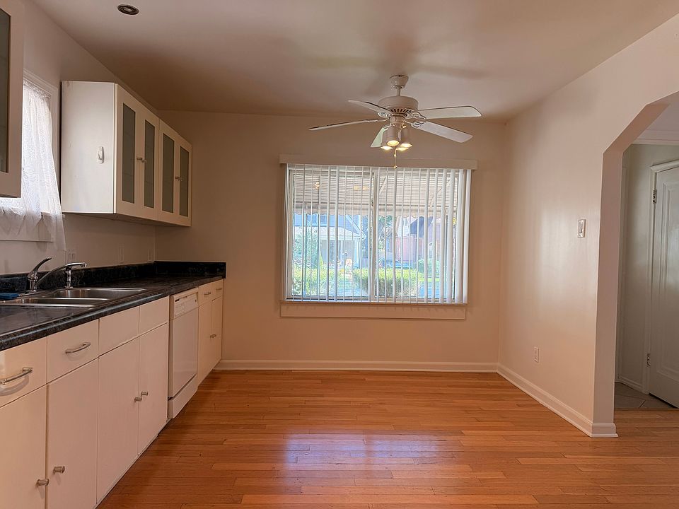 127 N Vermont Ave, photo 9