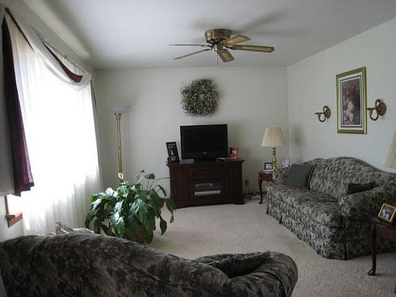 3rd image of 49074 Foulks Dr