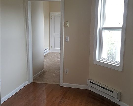 3rd image of 286 Nagle St APT 4