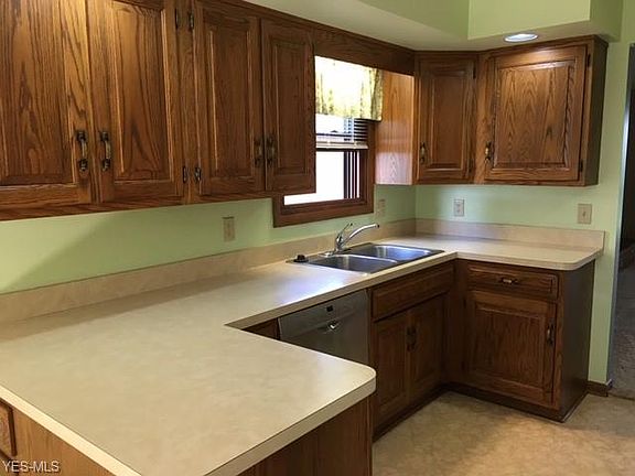 2nd image of 214 Clubside Dr NW