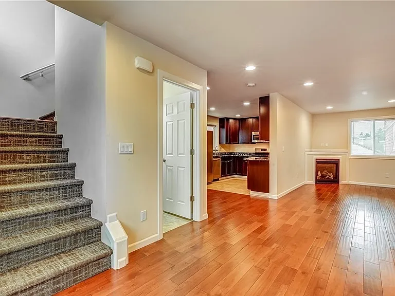 5726 Roosevelt Way NE #B — Photo 3