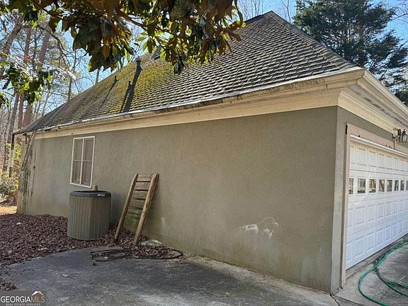 4th image of 3140 Carlton Rd