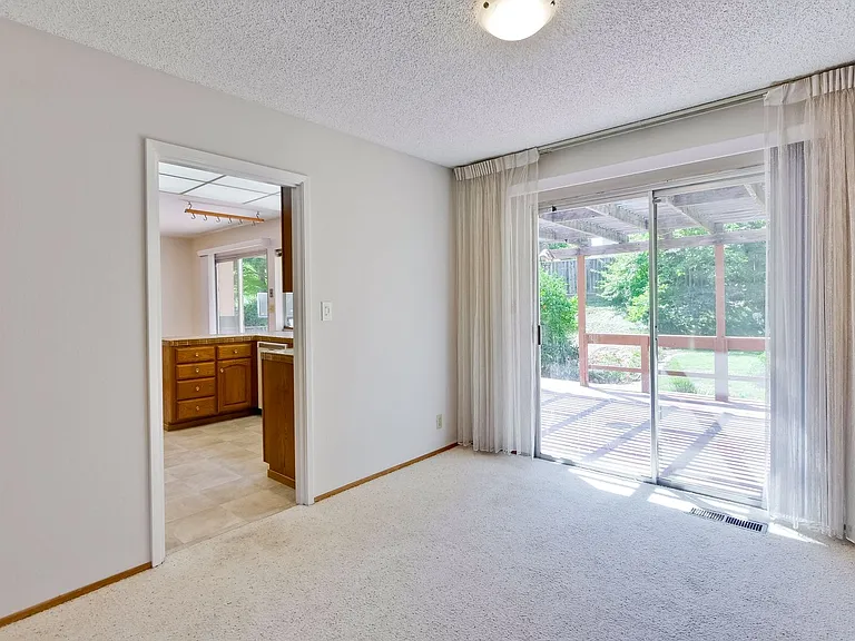21940 Rucker Dr — Photo 54