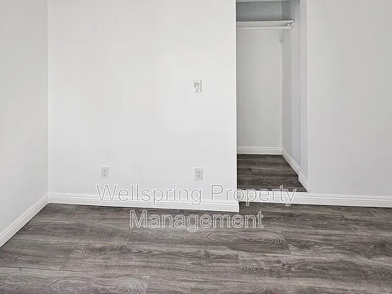 327 W Haloid Ave — Photo 9