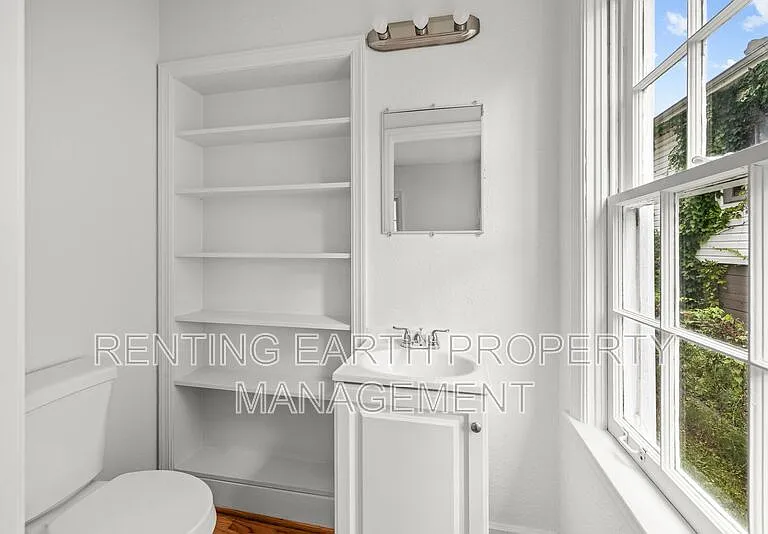 905 7th St W — Photo 2