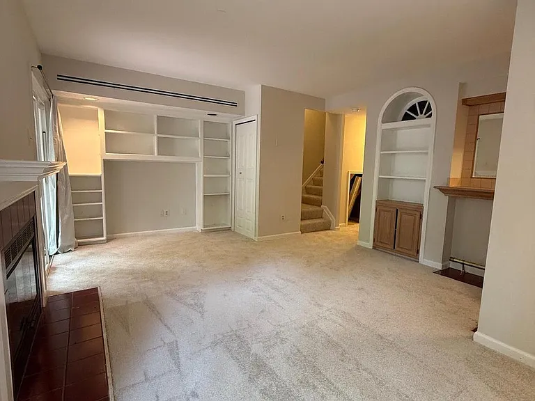 8442 Springfield Oaks Dr — Photo 22