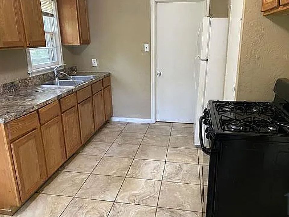 2nd image of 2219 N New Haven Ave