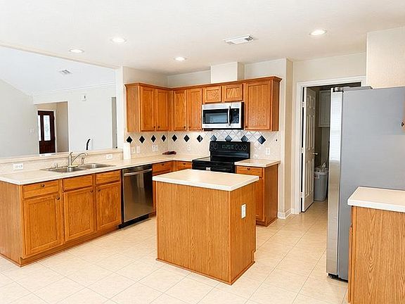 5th image of 26 Prairie Oak Dr