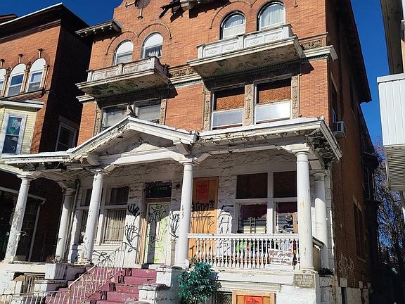 3rd image of 1427 W Erie Ave
