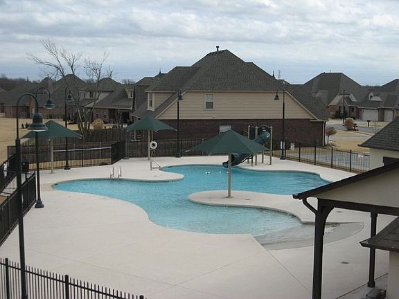 Neighborhoood Pool & Club House