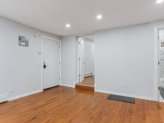 3rd image of 306 Sumpter St #2A