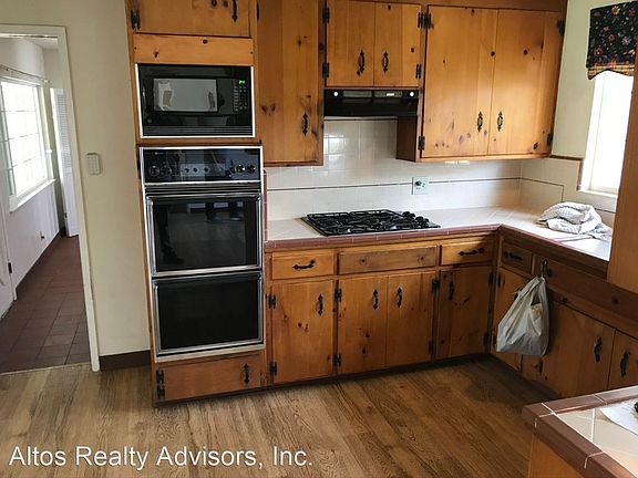 4th image of 1760 Willow St
